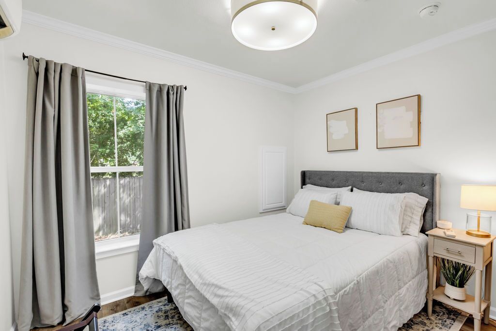 Småhus | Skrivebord for bærbar PC, strykejern/-brett og wi-fi (inkludert)