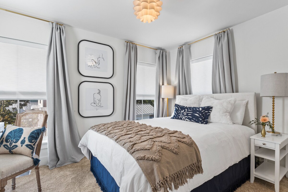 Curts Cottage | Iron/ironing board, WiFi (free), bed sheets