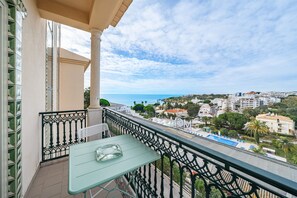 Property grounds - Holiday Home 'Blue Wave Albufeira' with Sea View, Wi-Fi and Air Conditioning (Albufeira)