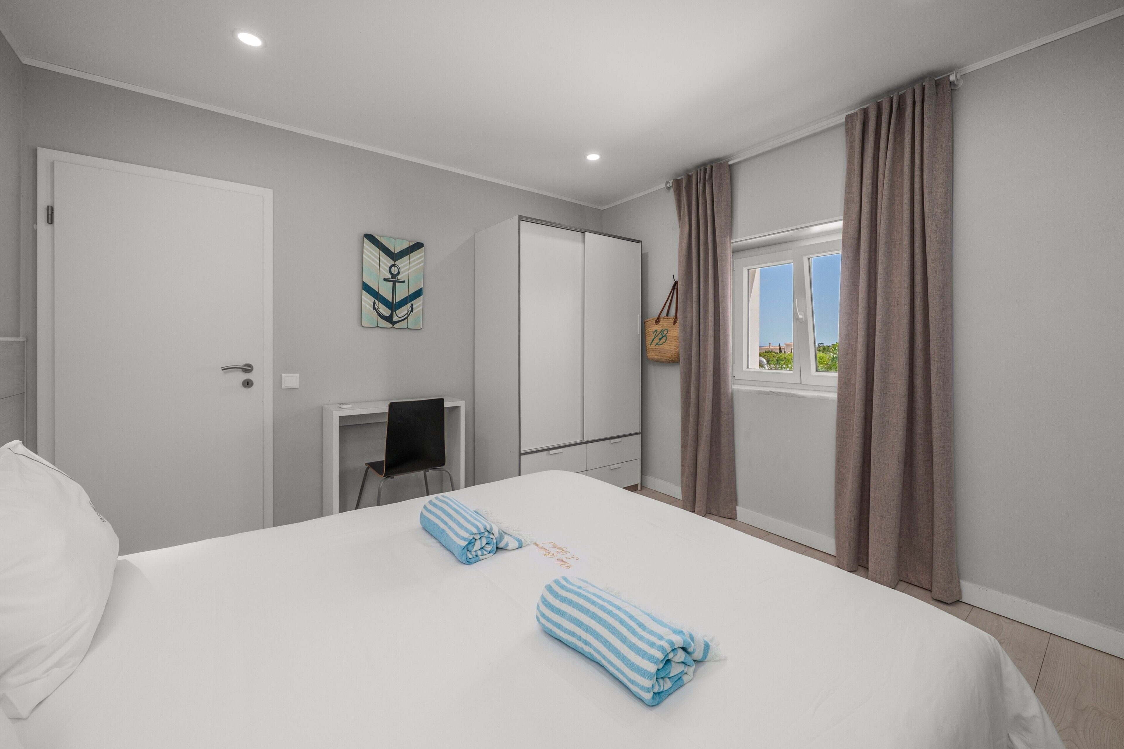 7 bedrooms, iron/ironing board, WiFi, bed sheets