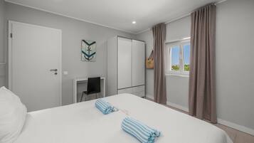 7 bedrooms, iron/ironing board, WiFi, bed sheets