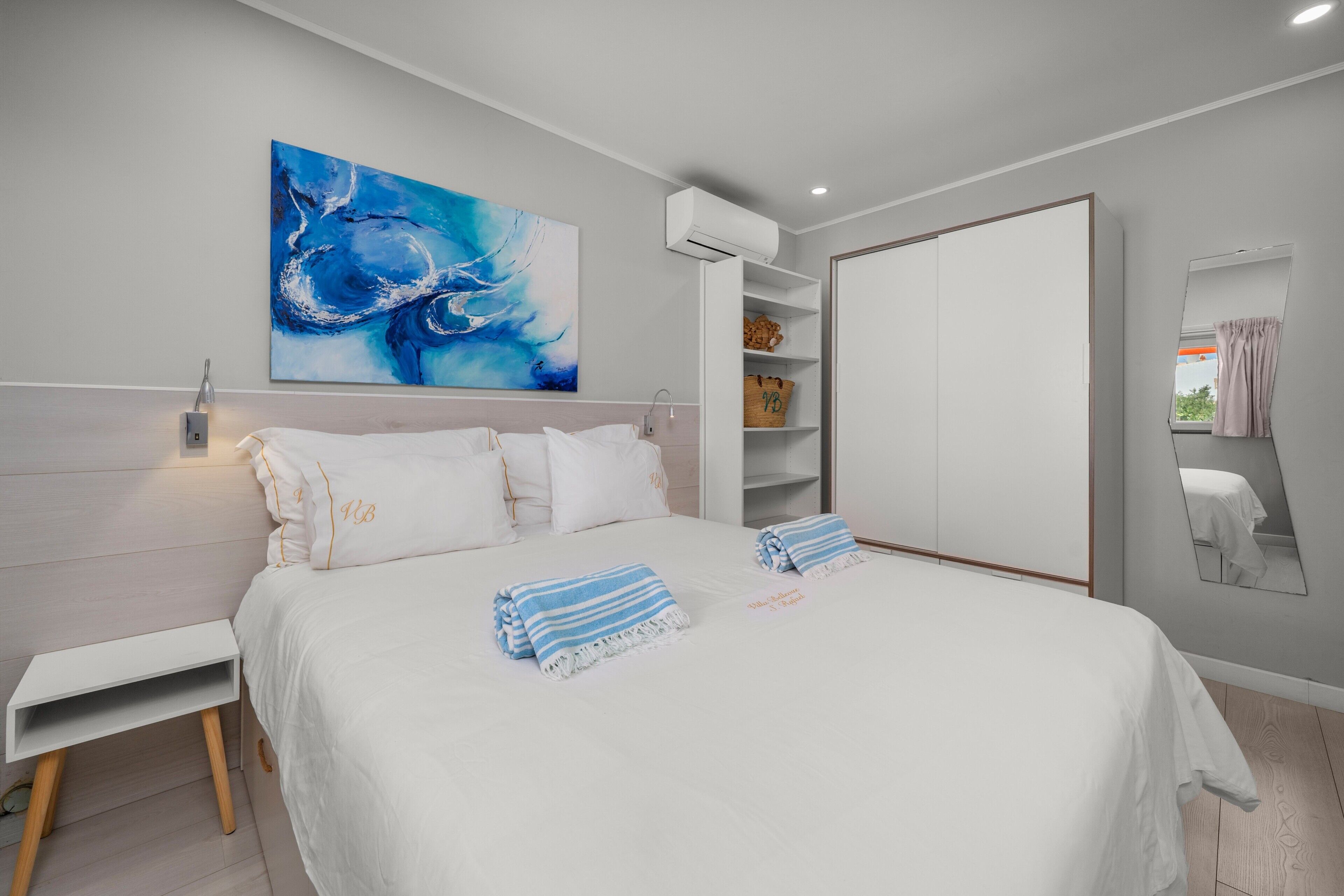 7 bedrooms, iron/ironing board, WiFi, bed sheets