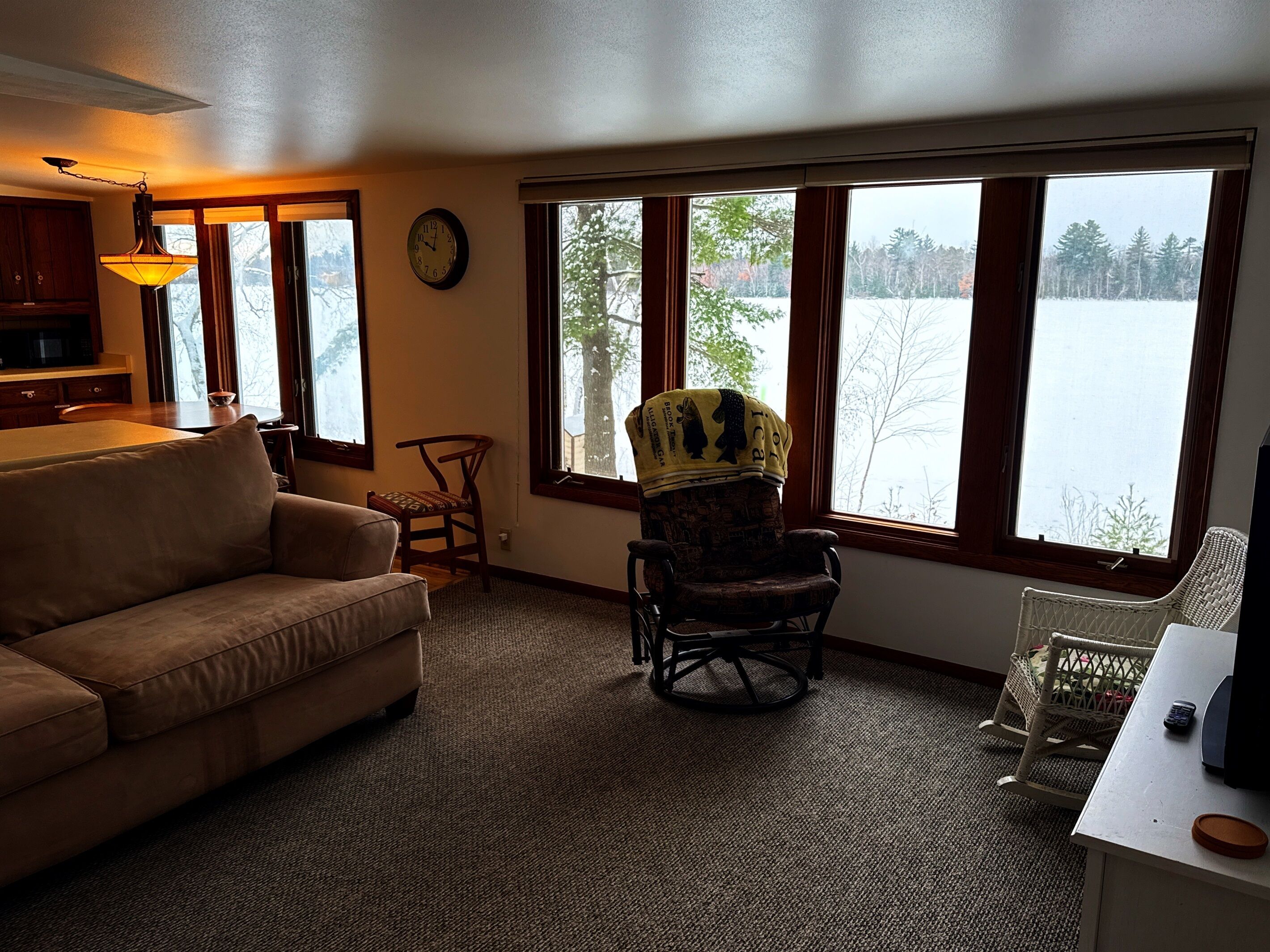 TV connectée, jeux vidéo, lecteur de DVD, livres