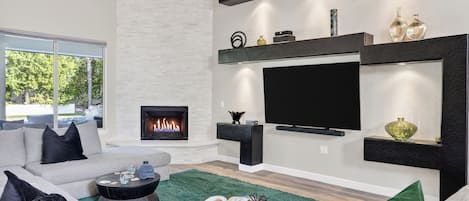 House (5 Bedrooms) | Interior