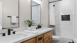 House (5 Bedrooms) | Interior - Private Pool, Chefs Kitchen & Patio Near Old Town Scottsdale Desert Luma by Avantstay (Scottsdale)