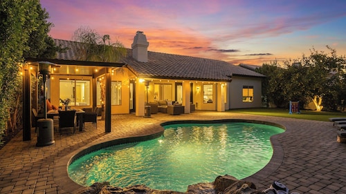 Private Pool, Outdoor Dining & Fireplace Near North Scottsdale Hotspots Desert Luma by Avantstay