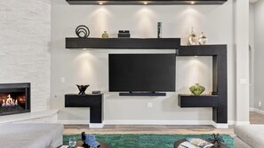 House (5 Bedrooms) | Interior - Private Pool, Chefs Kitchen & Patio Near Old Town Scottsdale Desert Luma by Avantstay (Scottsdale)