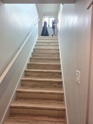 Interior - Brand-New Furnished 2BR 1 Bath Unit. Central Tacoma (Tacoma)