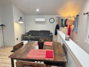 Dining - Brand-New Furnished 2BR 1 Bath Unit. Central Tacoma (Tacoma)
