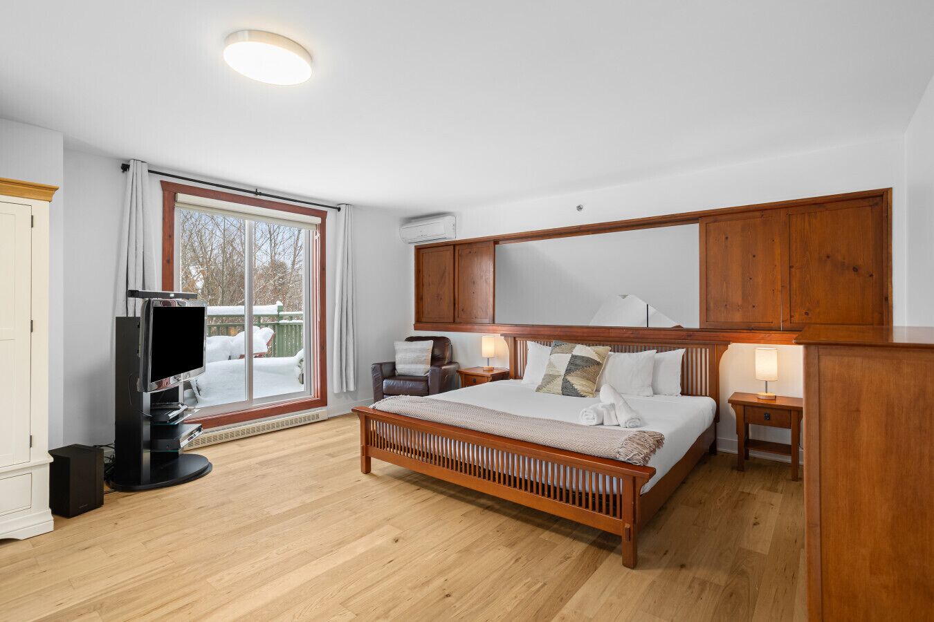 3 habitaciones, tabla de planchar con plancha, cuna de viaje y wifi 