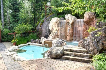 Les Eaux | 3BR, Sauna, Fireplace & Jacuzzi Access
