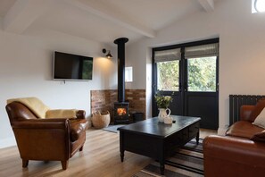 Studio | 2 bedrooms, Internet - Sidlesham Hideaway Logburner Garden (Chichester)