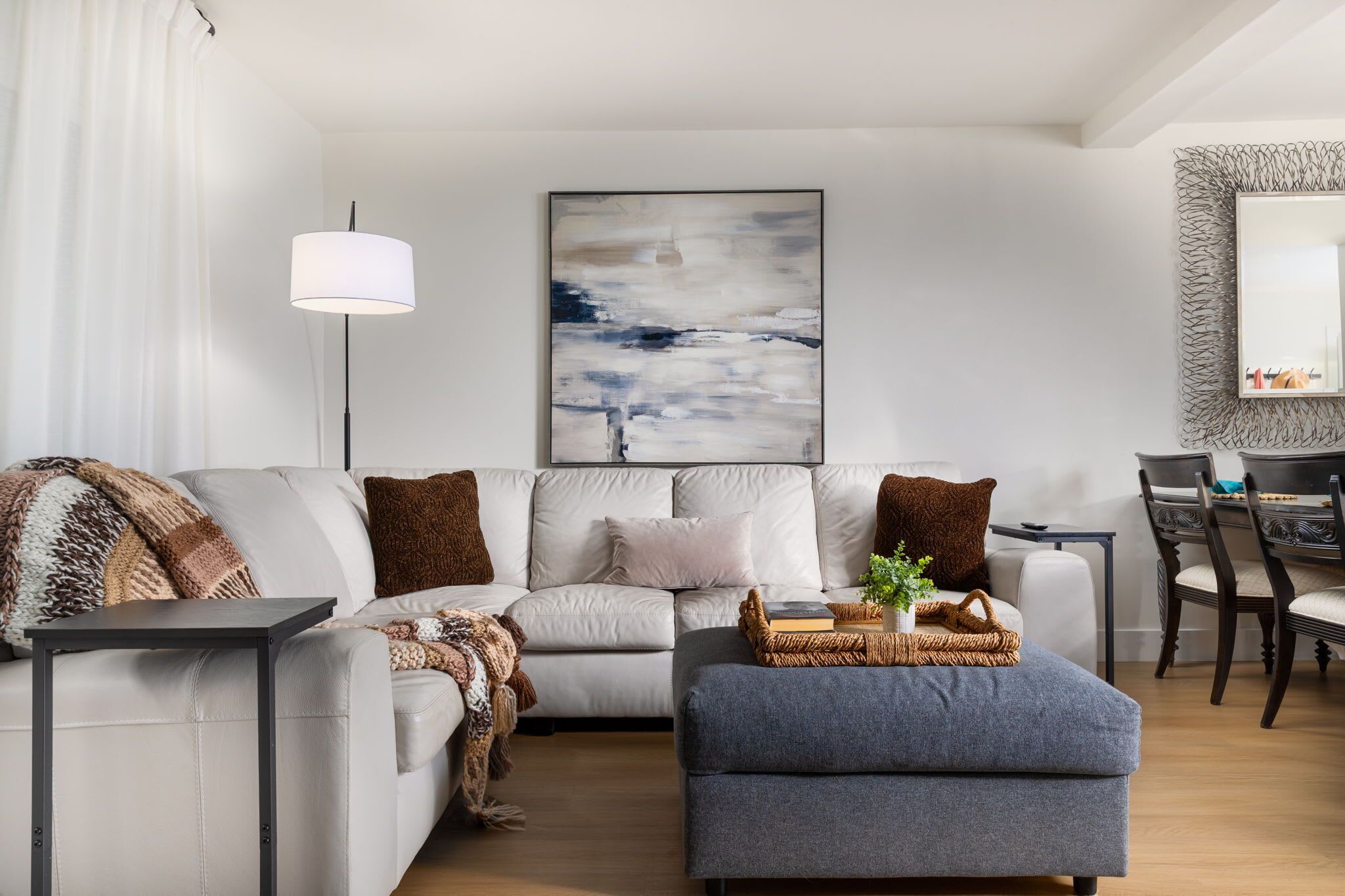 Televisión y oficina 