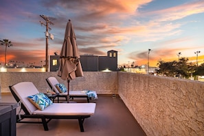 Terrace/patio - Cozy Coastal Townhome - Heart of Pacific Beach (San Diego)