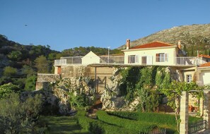 Exterior - Awesome home in Gruda (Gruda)