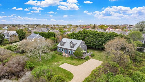 Private 4-bedroom house-Town Location!