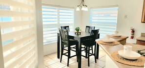Dining - Lovely 4-bedroom house in nice Kissimmee Disney (Kissimmee)
