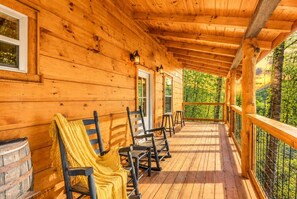 Terrace/patio - Peace By Nature- Hot Tub- Private Acre- Near Dollywood (Sevierville)