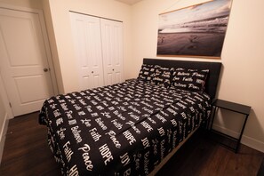 2 室のベッドルーム、デスク、アイロン / アイロン台、WiFi (無料)