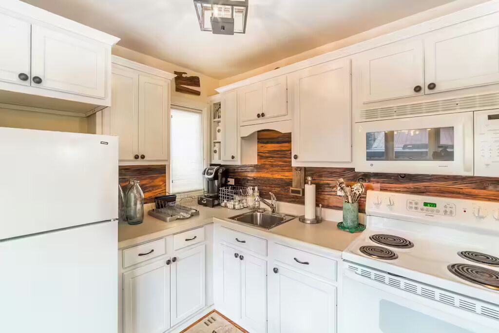 Refrigerador, microondas, horno, placa de cocina