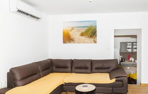 Smart TV, fireplace - 2 bedroom awesome home in Desne (Desne)