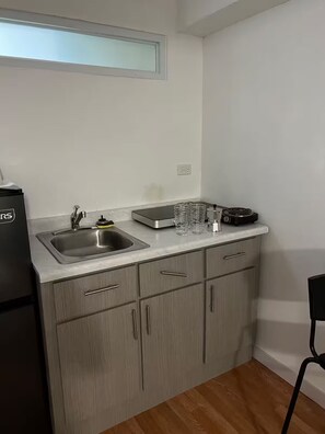 Private kitchen - Hato Rey's Newly Renovated Studio Retreat (San Juan)