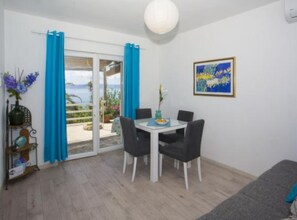 Dining - One Bedroom Apartment With Terrace And Sea View (A2) (Podgora)