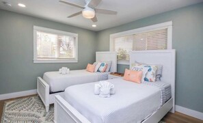 4 bedrooms, iron/ironing board, WiFi, bed sheets - Gorgeous waterfront Villa on cul-de-sac near beach (Sanibel)