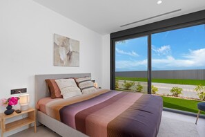 3 Schlafzimmer, kostenlose Babybetten, Bettwäsche