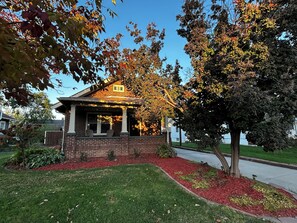 Property grounds - 2 Bdrm home close to downtown Ames, Jack Trice, Hilton Coliseum & Stephens (Ames)