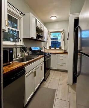 Fridge, microwave, oven, stovetop - 2 Bdrm home close to downtown Ames, Jack Trice, Hilton Coliseum & Stephens (Ames)