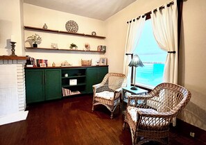 Interior - 2 Bdrm home close to downtown Ames, Jack Trice, Hilton Coliseum & Stephens (Ames)