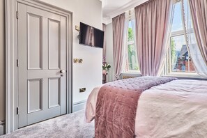 Double Room | Free WiFi - The Lawrence (Londonderry)