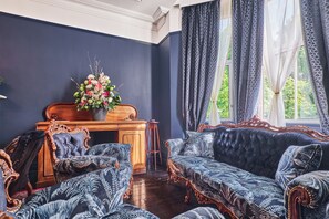 Lounge - The Lawrence (Londonderry)