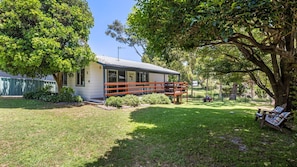 Terrace/patio - Karingal Beach Cottage  Fingal Bay (Fingal Bay)