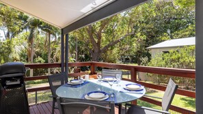 Outdoor dining - Karingal Beach Cottage  Fingal Bay (Fingal Bay)