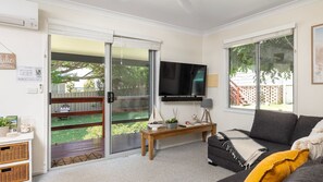 TV - Karingal Beach Cottage  Fingal Bay (Fingal Bay)