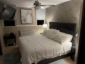 3 bedrooms, iron/ironing board, free WiFi, bed sheets - Luxurious Beach Front Condo with Ocean View and Many Amenities (Loíza)