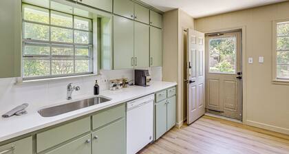 3 Mi to Dtwn Temple: Group-Ready Home w/ Yard