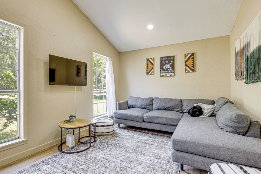 3 Mi To Dtwn Temple: Group-ready Home W/ Yard - Belton, TX