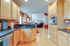 Fridge, microwave, stovetop, dishwasher - 2 Mi to Bethany Beach! Spacious Family Retreat (Ocean View)