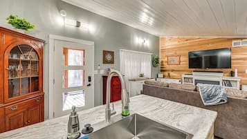 Tv, pejs, bøger, videobibliotek