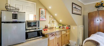 6 Mi to Dtwn Fort Collins: Cozy Apt w/ Shared Yard