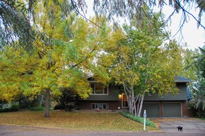 Exterior - 6 Mi to Dtwn Fort Collins: Cozy Apt w/ Shared Yard (Fort Collins)