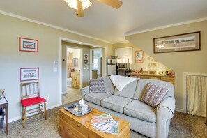 TV, books - 6 Mi to Dtwn Fort Collins: Cozy Apt w/ Shared Yard (Fort Collins)