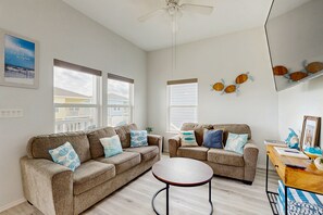 TV - Cozy beach home with full kitchen, living/dining area, patio, BBQ & Shared pool (Rockport)