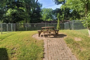 Outdoor dining - 2 Mi to CMU! Quaint Bungalow w/ Fenced Backyard (Mt Pleasant)