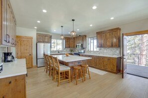 Fridge, microwave, stovetop, dishwasher - 5 Mins to Brian Head Resort: Family Gem w/ Views (Brian Head)