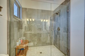 Dusche, Handtücher, Seife, Toilettenpapier