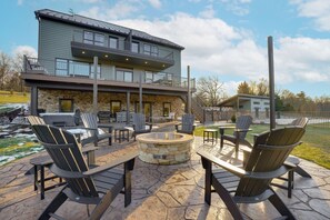 Terrace/patio - Laurel Run Lodge - Heated Pool | Hot Tub | Game Room | Perry County (Ickesburg)